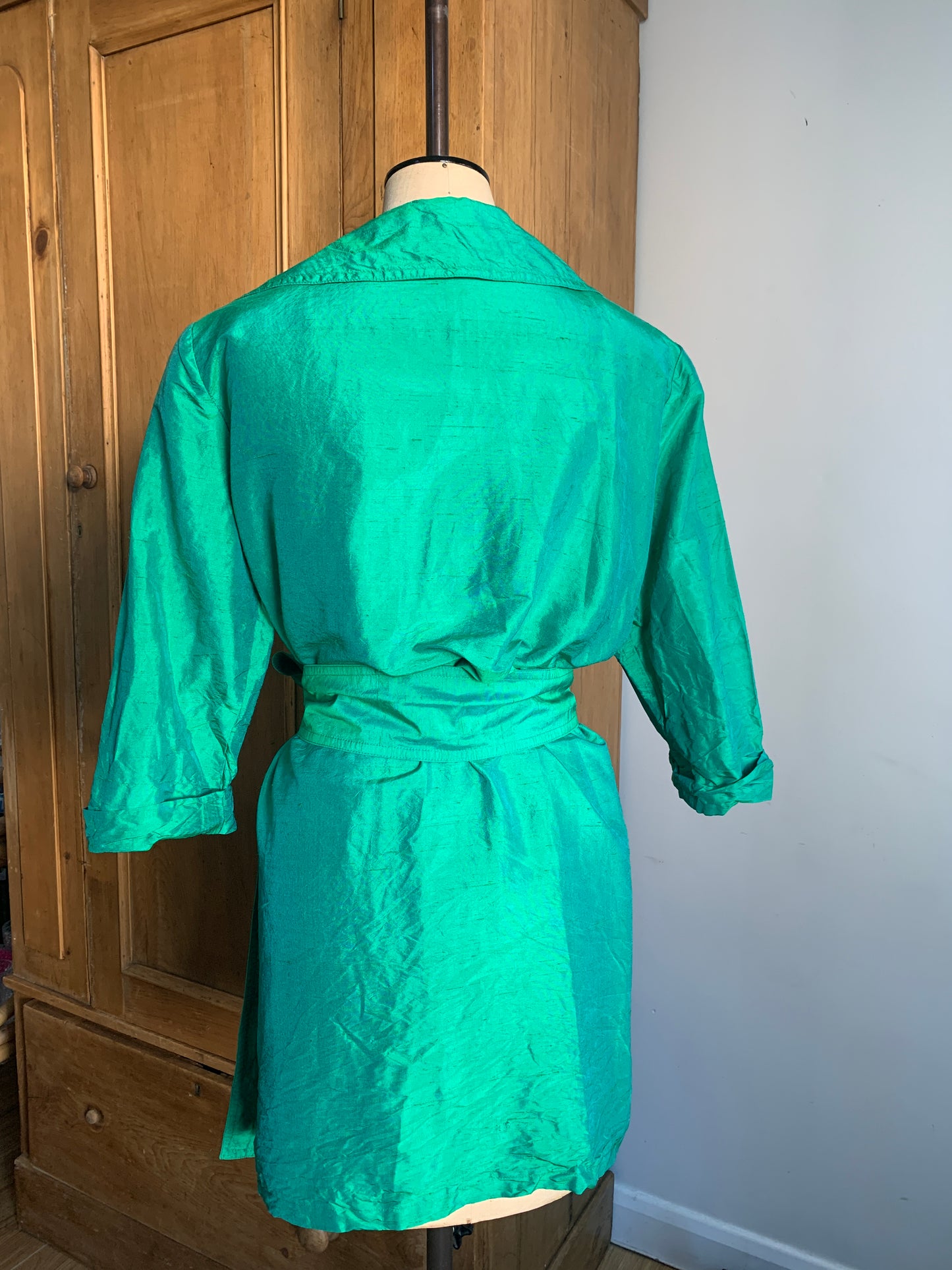 2 The French Finds Collection: Prestige Paris Emerald Green Silk Dupion Wrap Shirt Jacket