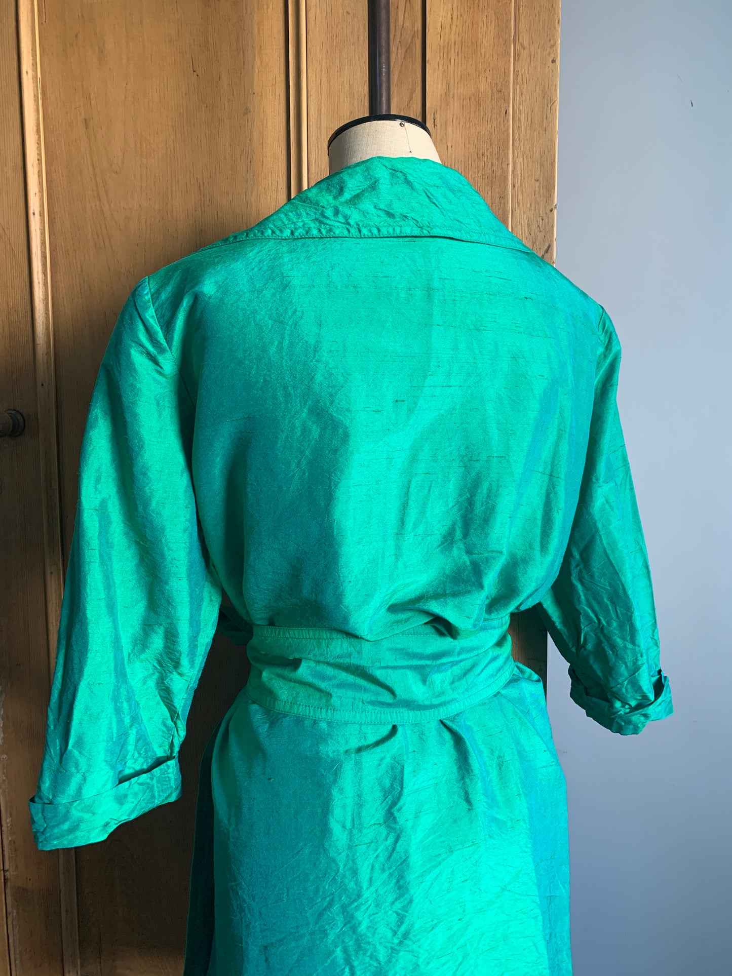 2 The French Finds Collection: Prestige Paris Emerald Green Silk Dupion Wrap Shirt Jacket
