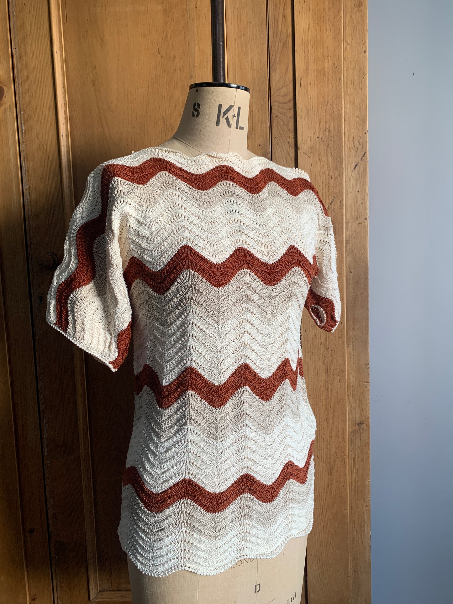 2 The French Finds Collection: Vintage Crochet Cream Beige and Brown Scalloped Top