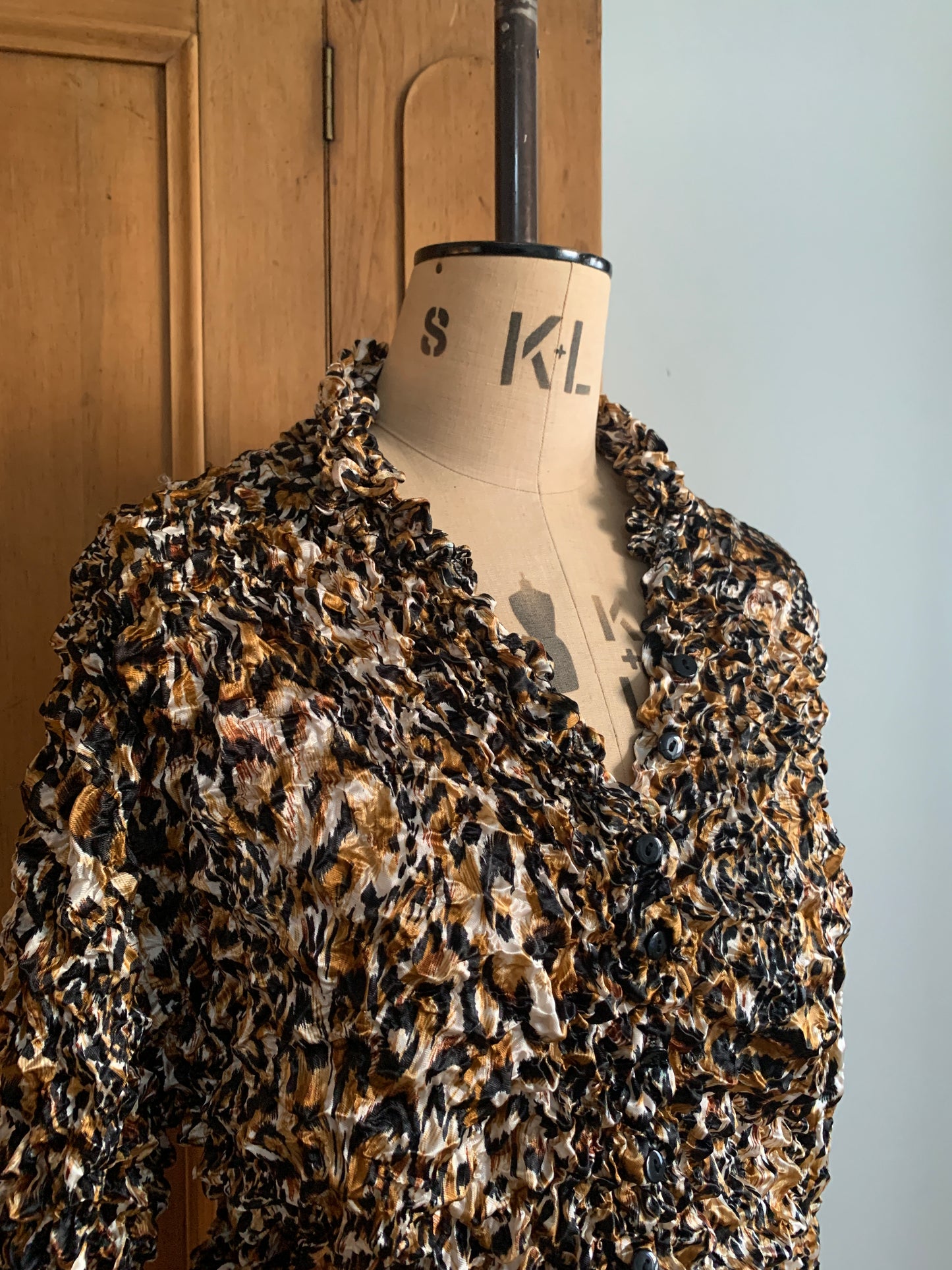 2 The French Finds Collection: 90’s Leopard Print Crinkle Popcorn Top