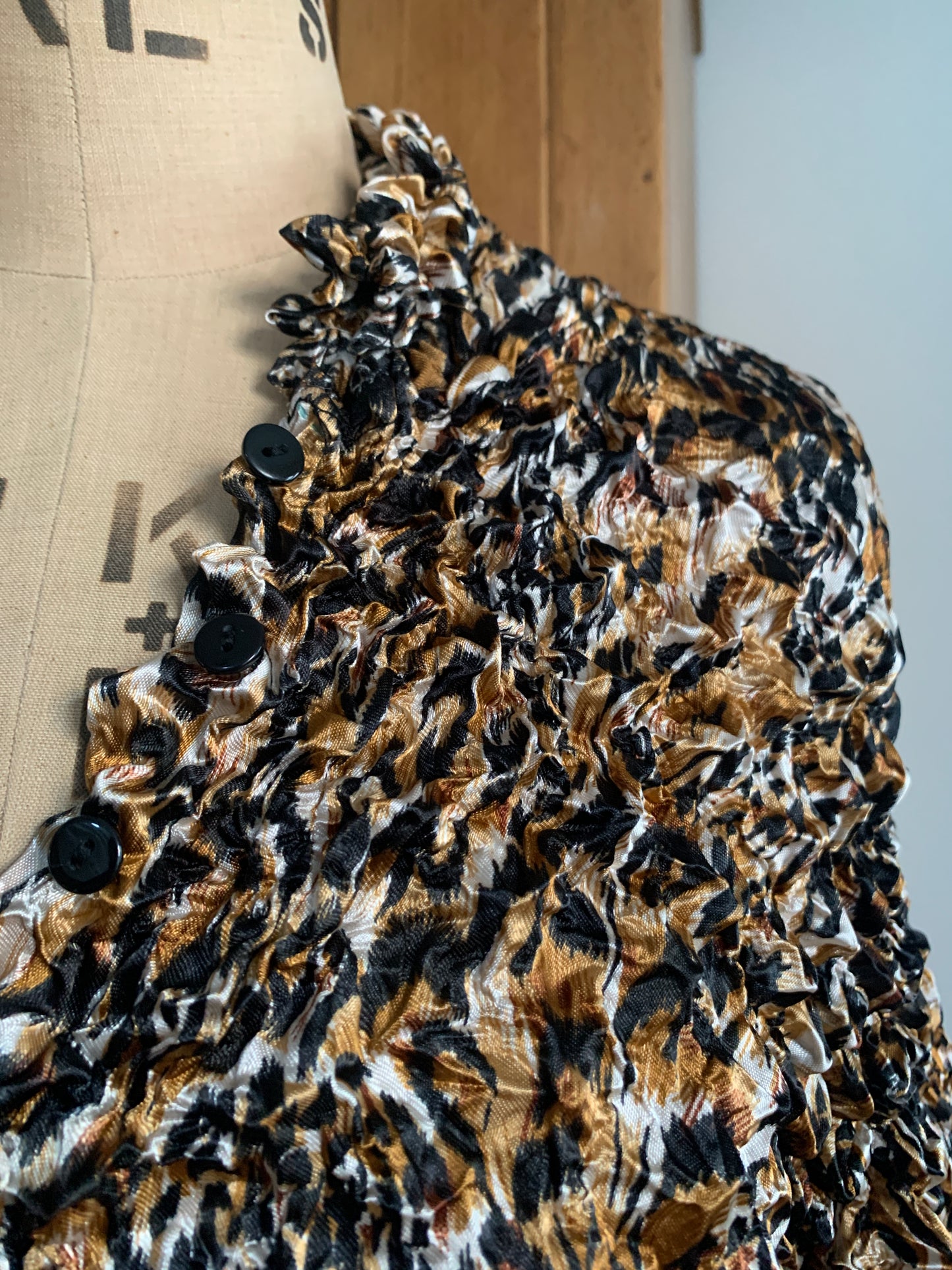 2 The French Finds Collection: 90’s Leopard Print Crinkle Popcorn Top