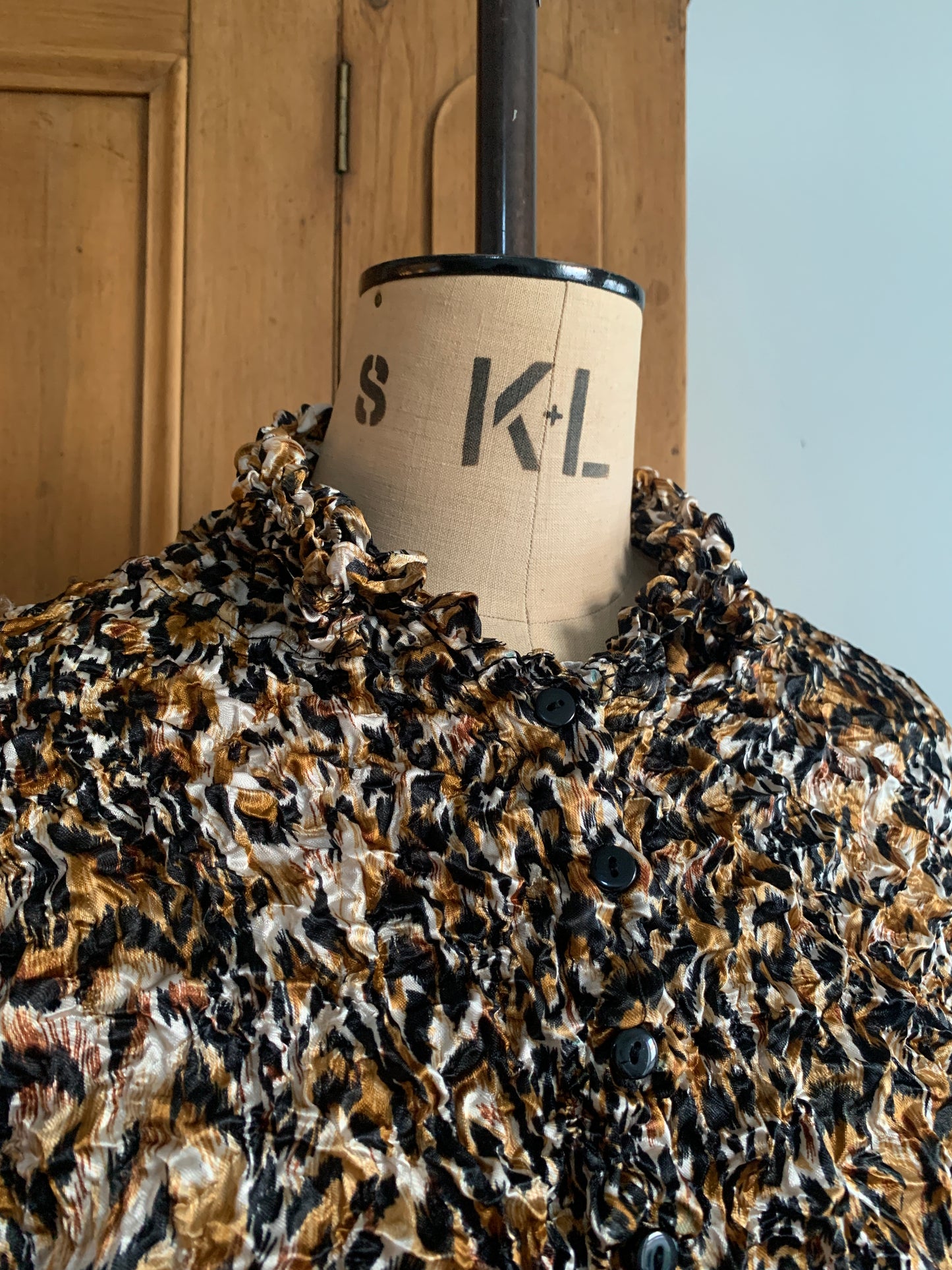 2 The French Finds Collection: 90’s Leopard Print Crinkle Popcorn Top