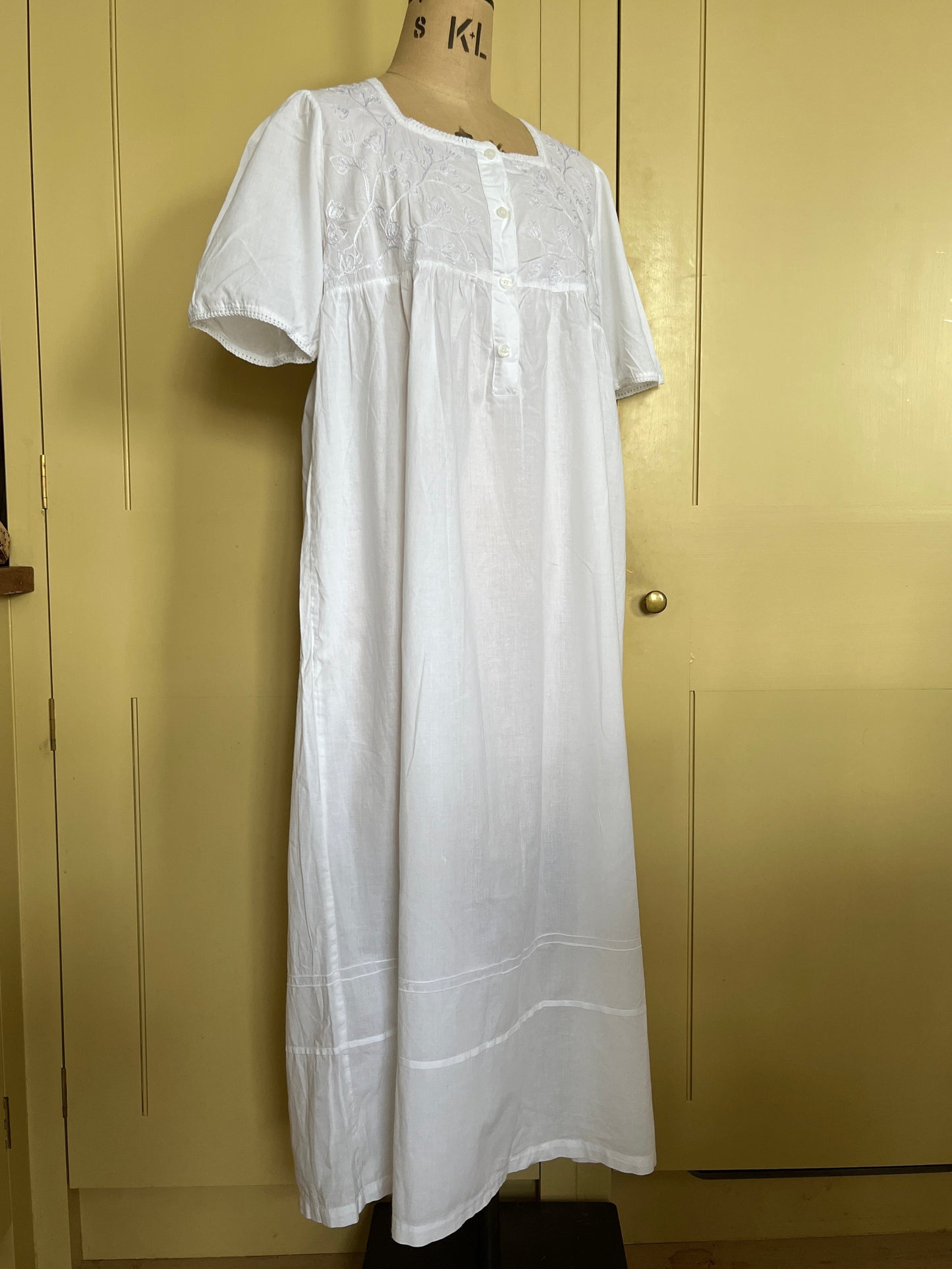 1 Spring Has Sprung Collection: 90’s White Fine Cotton Embroidered Nightgown Full Length Dress