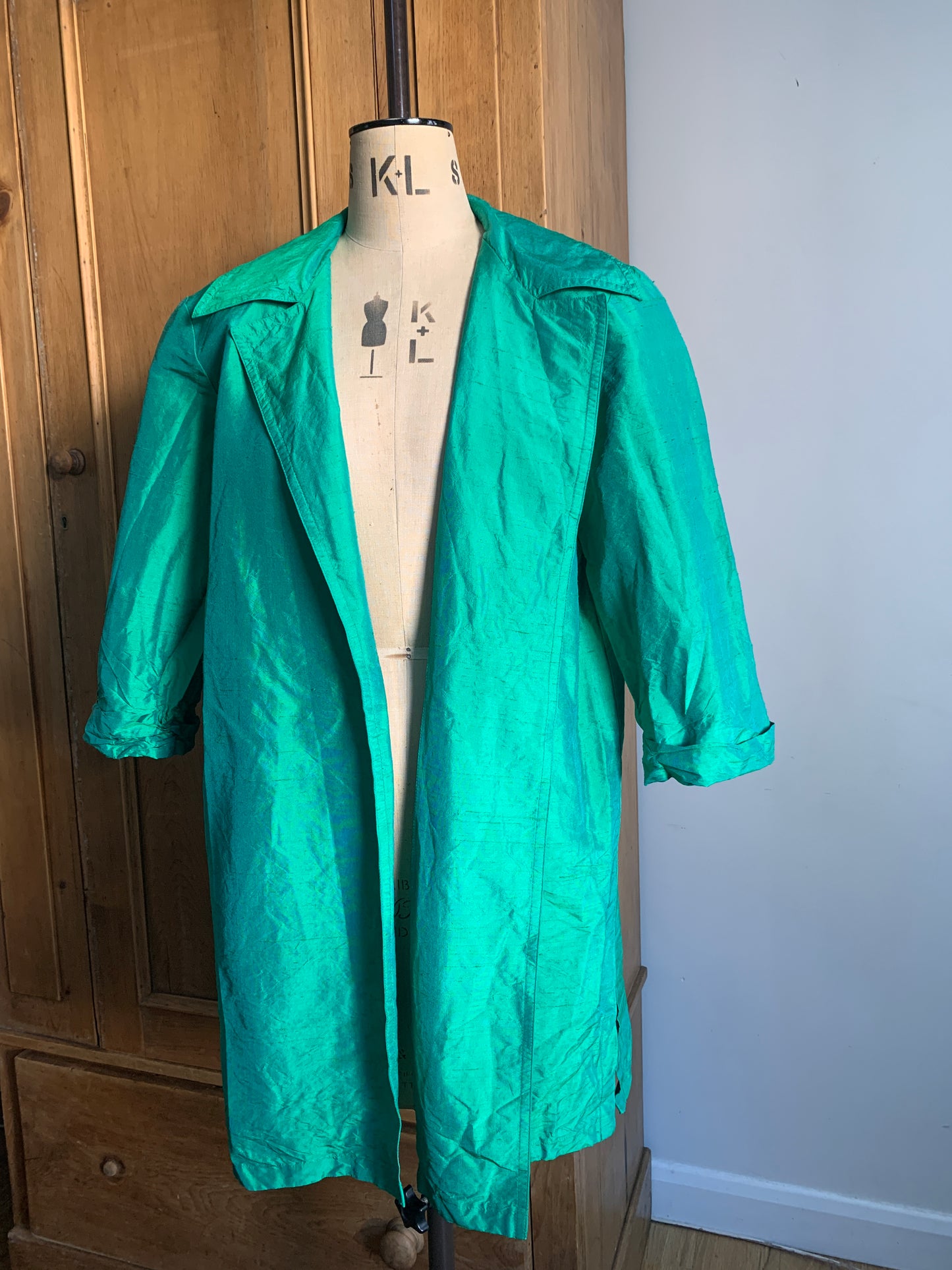 2 The French Finds Collection: Prestige Paris Emerald Green Silk Dupion Wrap Shirt Jacket