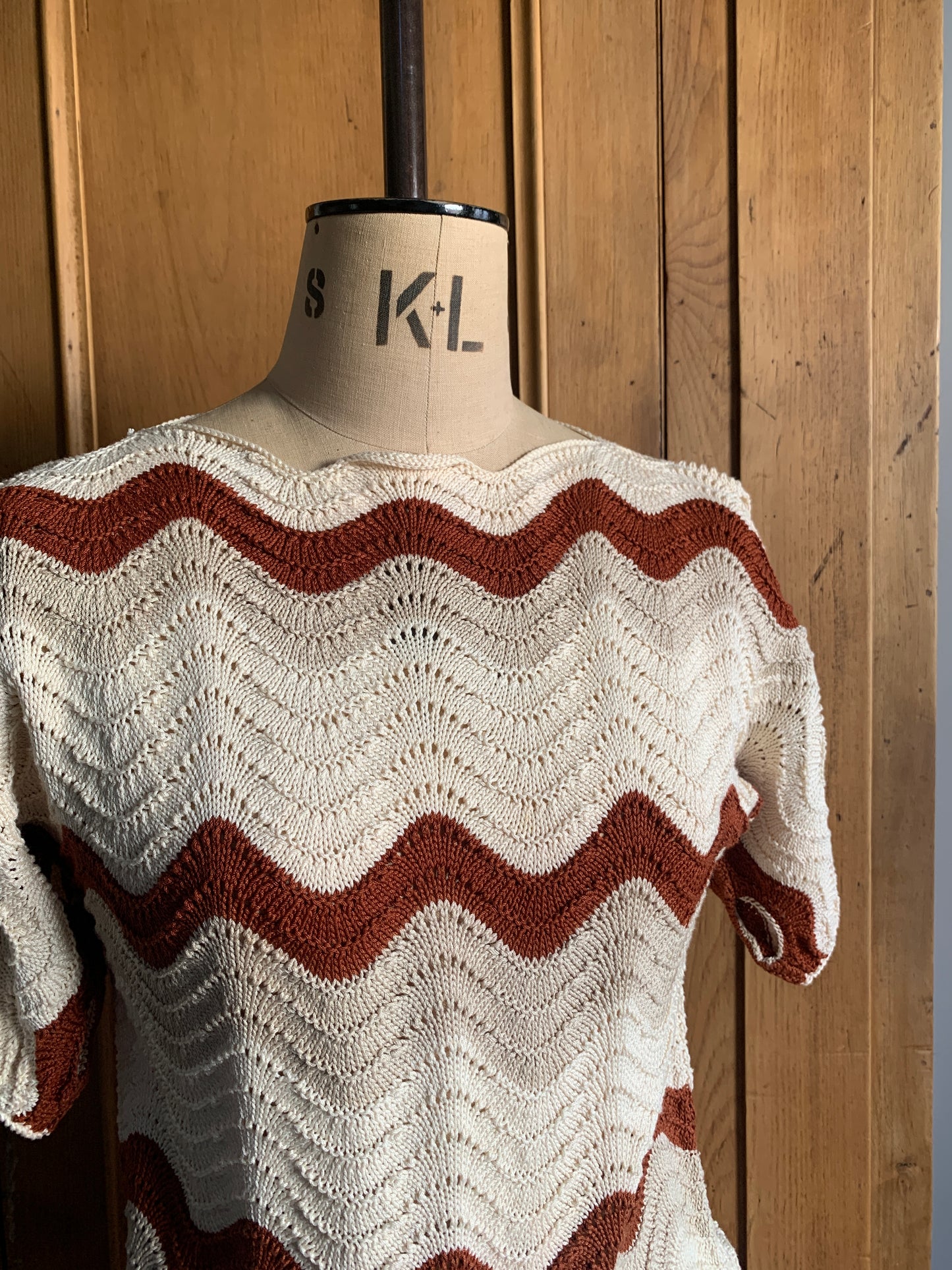 2 The French Finds Collection: Vintage Crochet Cream Beige and Brown Scalloped Top