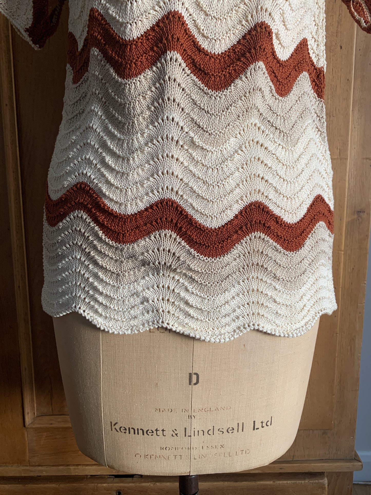 2 The French Finds Collection: Vintage Crochet Cream Beige and Brown Scalloped Top